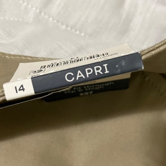 St John's Bay Women’s Capris, mid rise, slender fit, size 14, new with tags - Picture 10 of 15